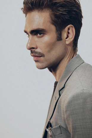 Костюмный блейзер из смесовой шерсти в клетку- Заказать в России