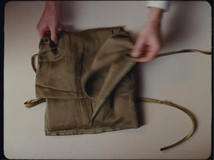 Костюмные брюки Regular Fit из 100% шерсти- Заказать в России