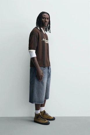 Поло в стиле ретро футбол с контрастным принтом- Заказать в России