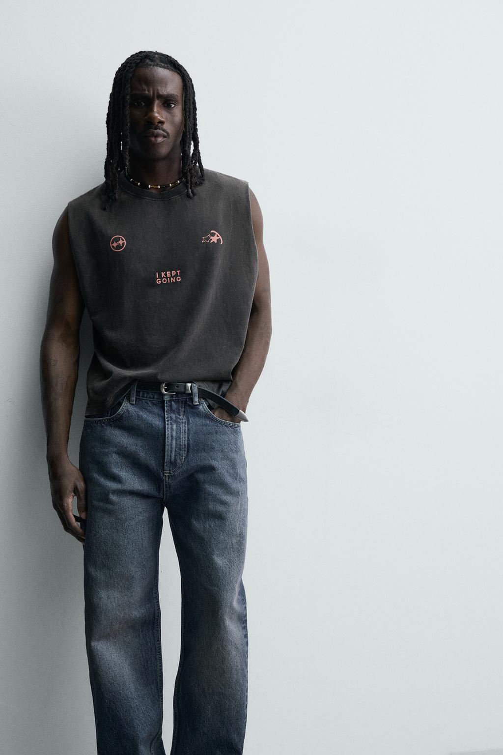 МАЙКА ИЗ ТКАНИ С ЭФФЕКТОМ ПОТЕРТОСТИ И ПРИНТОМ