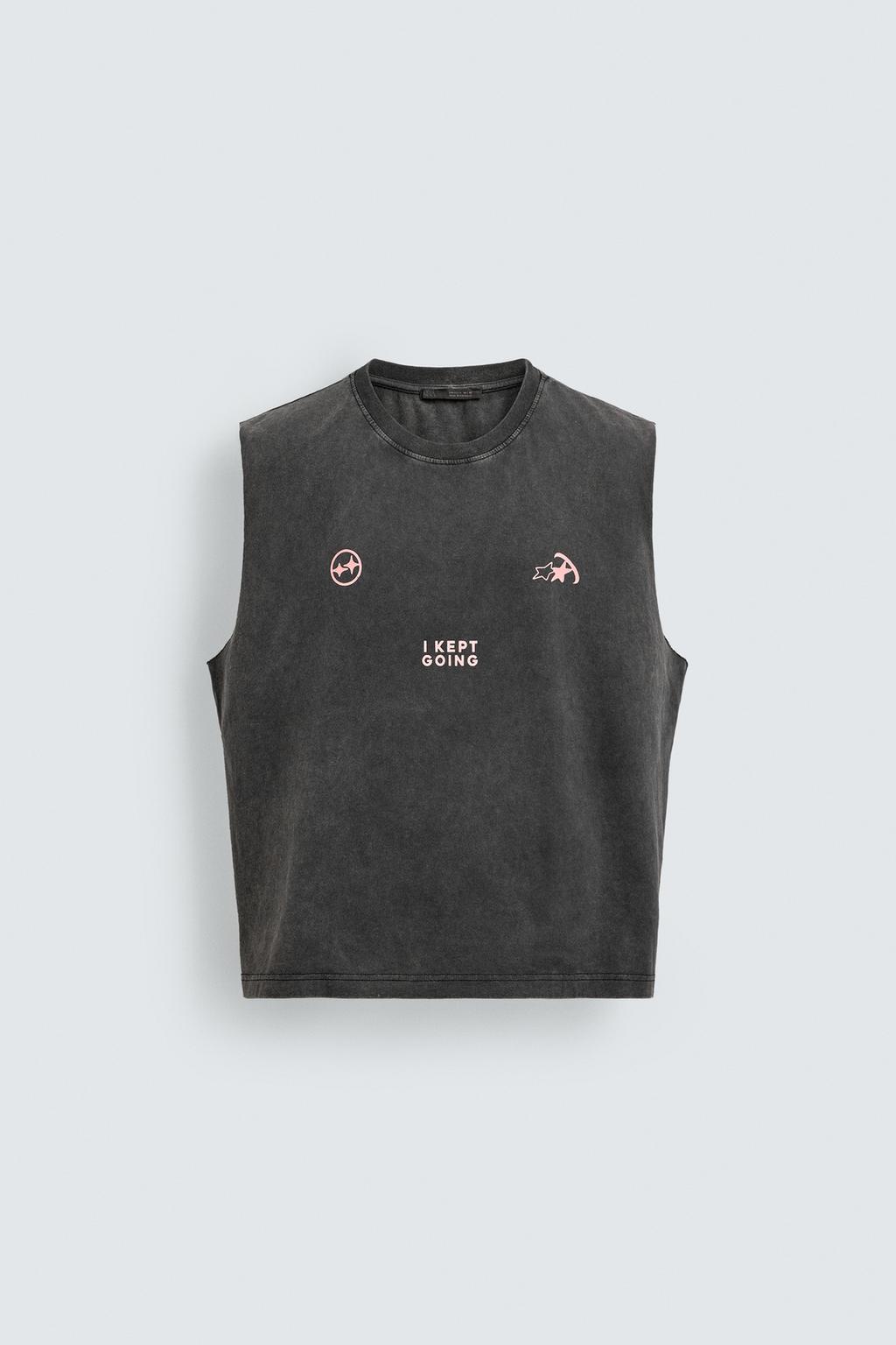 МАЙКА ИЗ ТКАНИ С ЭФФЕКТОМ ПОТЕРТОСТИ И ПРИНТОМ