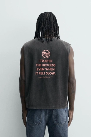 Майка из ткани с эффектом потертости и принтом- Заказать в России