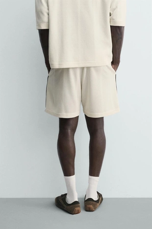 Шорты в стиле ретро футбол с контрастными элементами