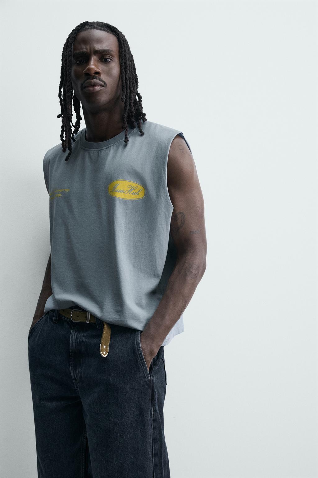 МАЙКА ИЗ ТКАНИ С ЭФФЕКТОМ ПОТЕРТОСТИ С ПРИНТОМ