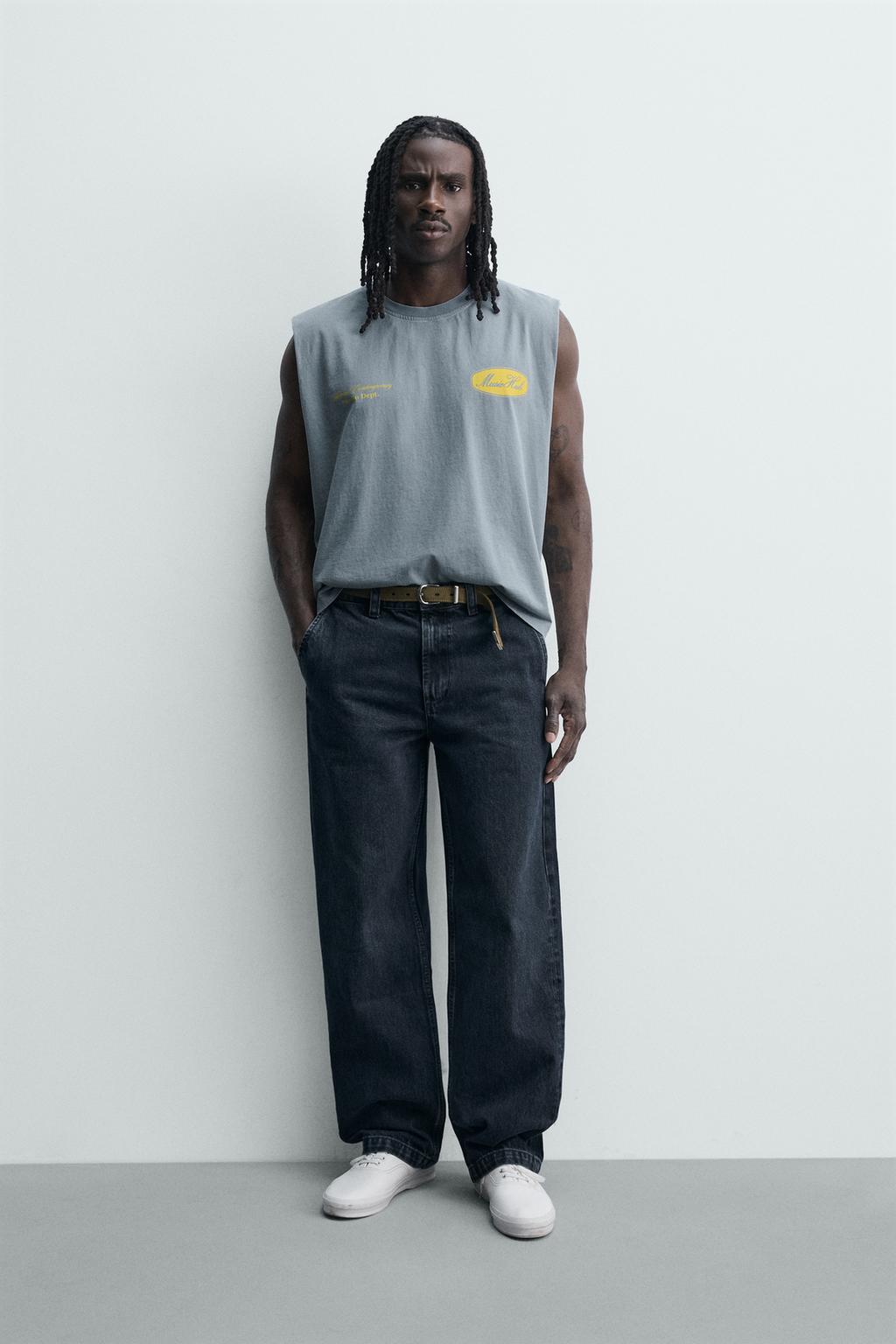 МАЙКА ИЗ ТКАНИ С ЭФФЕКТОМ ПОТЕРТОСТИ С ПРИНТОМ