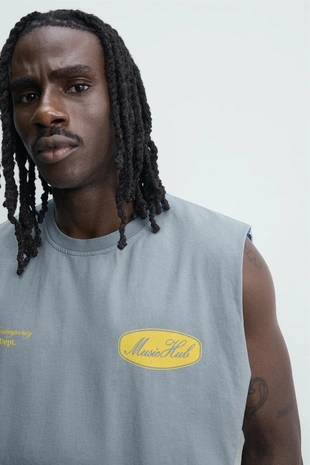 Майка из ткани с эффектом потертости с принтом- Заказать в России