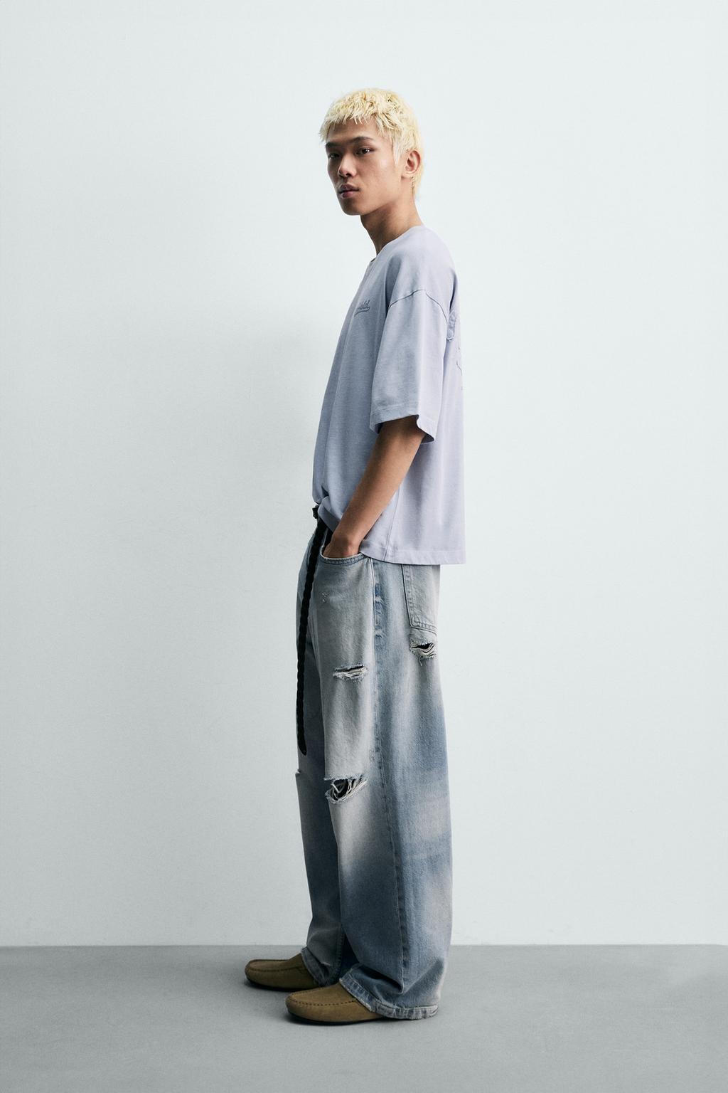 ФУТБОЛКА СВОБОДНОГО КРОЯ С КОНТРАСТНЫМИ НАШИВКАМИ