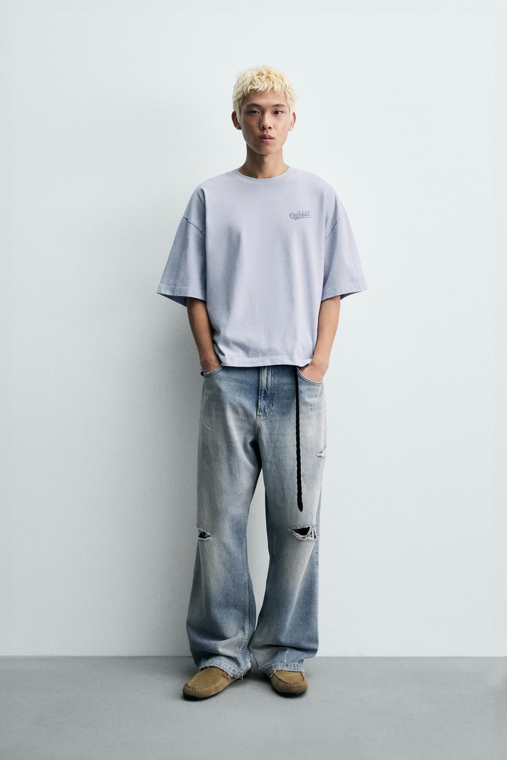 ФУТБОЛКА СВОБОДНОГО КРОЯ С КОНТРАСТНЫМИ НАШИВКАМИ