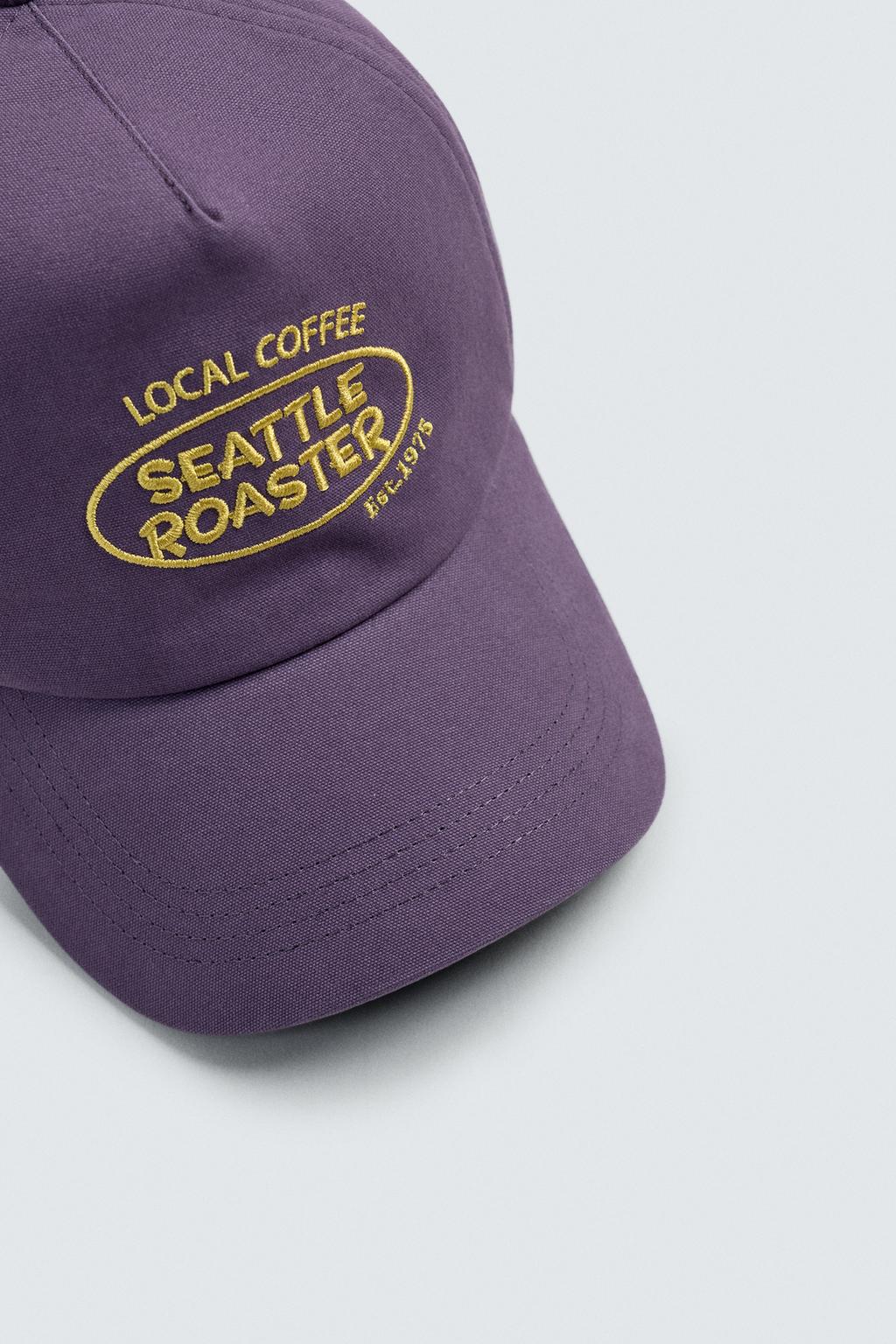 КЕПКА С ЭФФЕКТОМ ПОТЕРТОСТИ И КОНТРАСТНОЙ ВЫШИВКОЙ