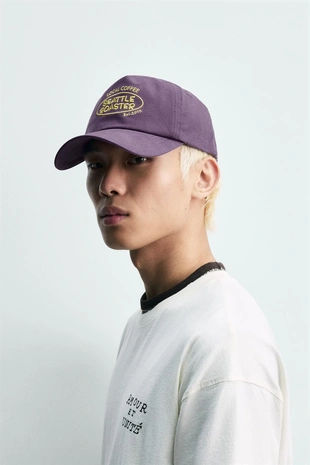 Кепка с эффектом потертости и контрастной вышивкой- Заказать в России