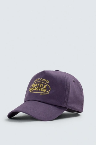 Кепка с эффектом потертости и контрастной вышивкой- Заказать в России