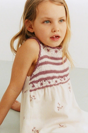 Комбинированный короткий комбинезон кроше с вышивкой- Заказать в России