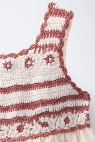 Комбинированный короткий комбинезон кроше с вышивкой- Заказать в России