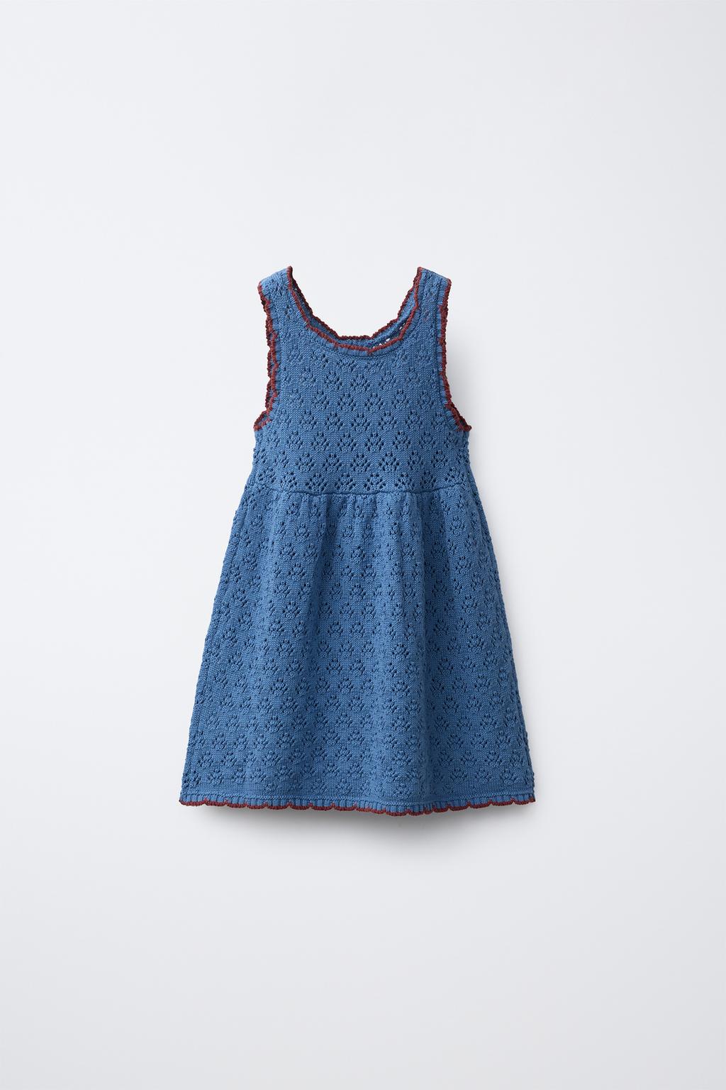 ТРИКОТАЖНОЕ ПЛАТЬЕ С ВЫШИТЫМИ ЦВЕТАМИ