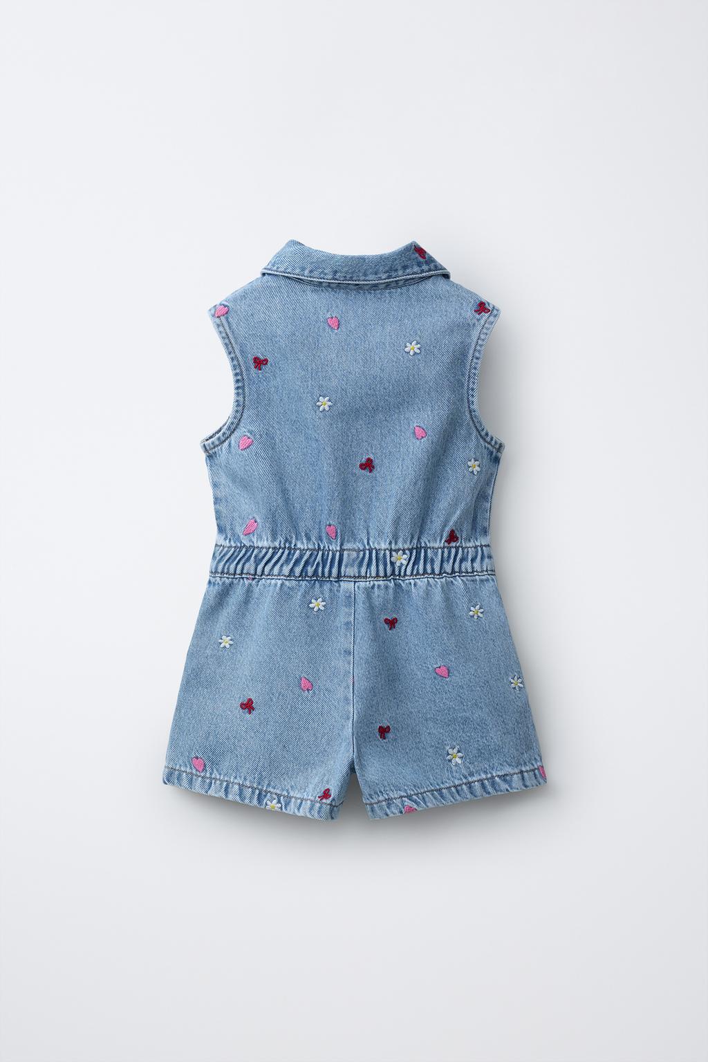 КОРОТКИЙ ДЖИНСОВЫЙ КОМБИНЕЗОН С ВЫШИВКОЙ