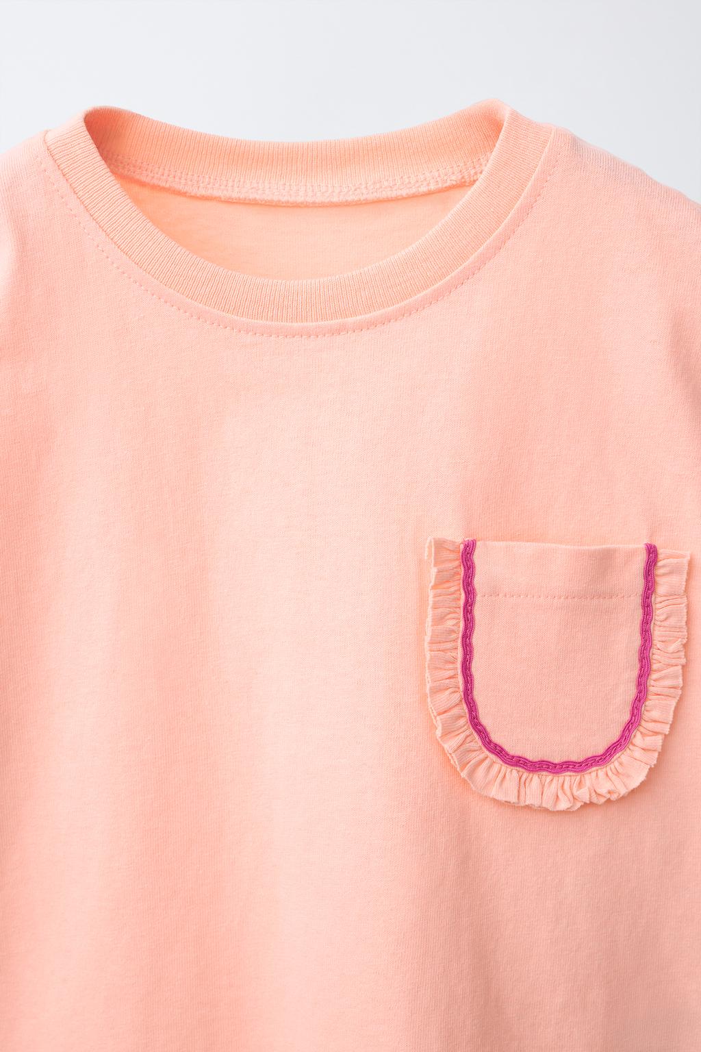 ФУТБОЛКА С КАРМАНОМ И ВОЛАНАМИ