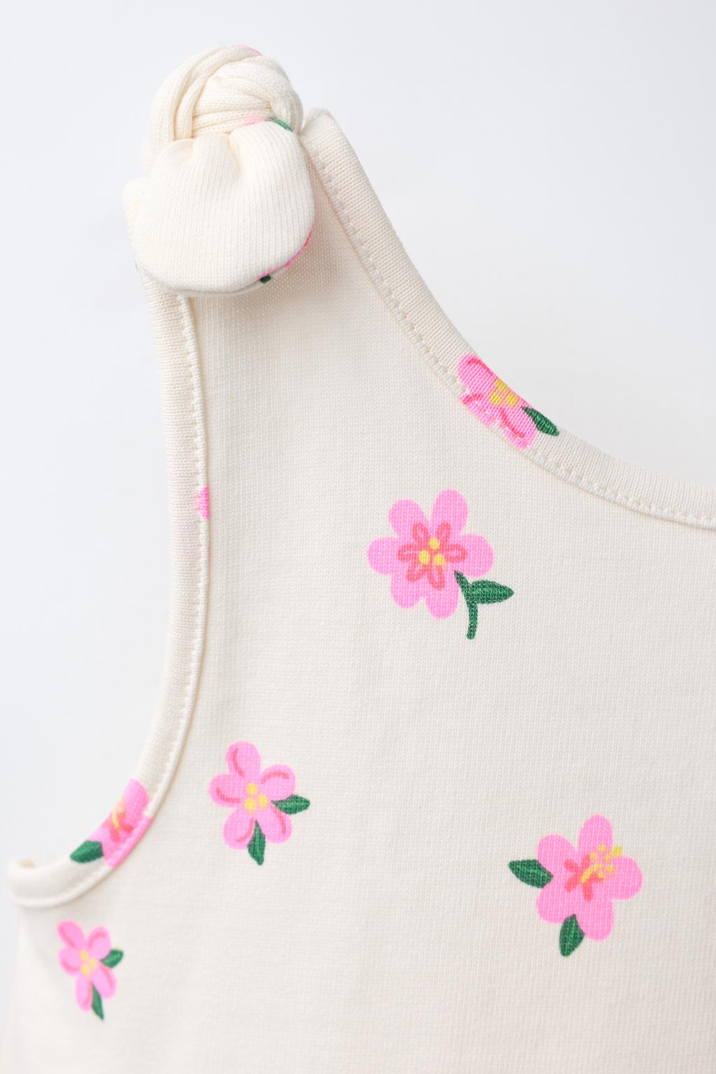 КОРОТКИЙ КОМБИНЕЗОН С ЦВЕТОЧНЫМ ПРИНТОМ