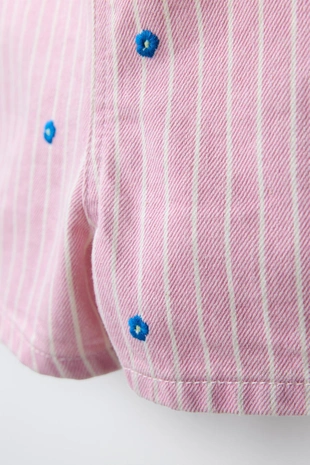 Короткий комбинезон из саржи в полоску с вышивкой цветов- Заказать в России