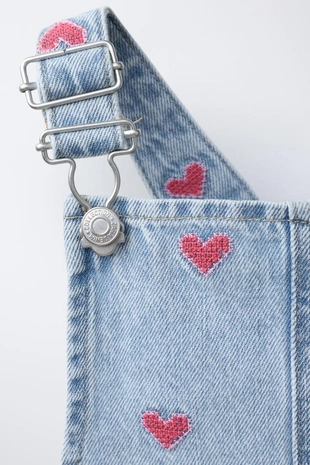 Джинсовый комбинезон с вышитыми сердцами- Заказать в России