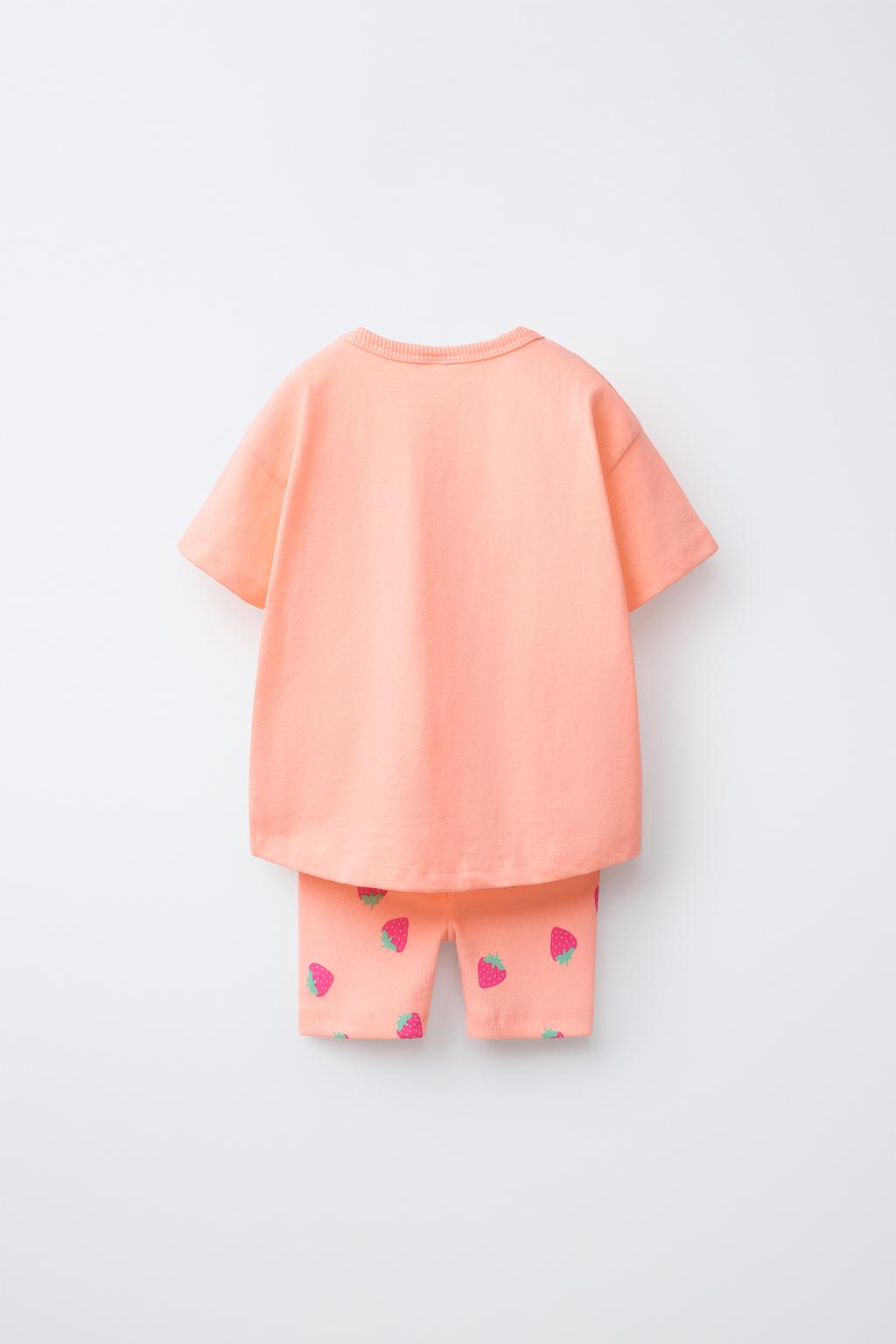 КОМПЛЕКТ ИЗ ФУТБОЛКИ И ВЕЛОСИПЕДНЫХ ЛЕГИНСОВ С КЛУБНИКОЙ