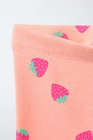 Комплект из футболки и велосипедных легинсов с клубникой