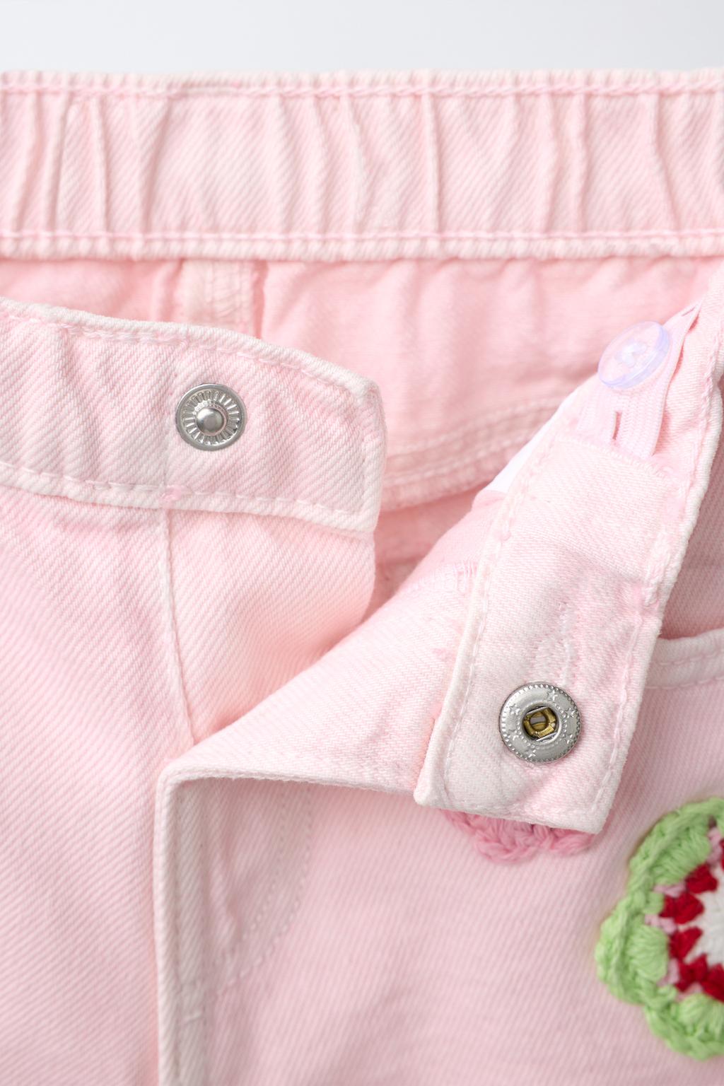 БЕРМУДЫ ИЗ САРЖИ С ЦВЕТАМИ КРЮЧКОМ