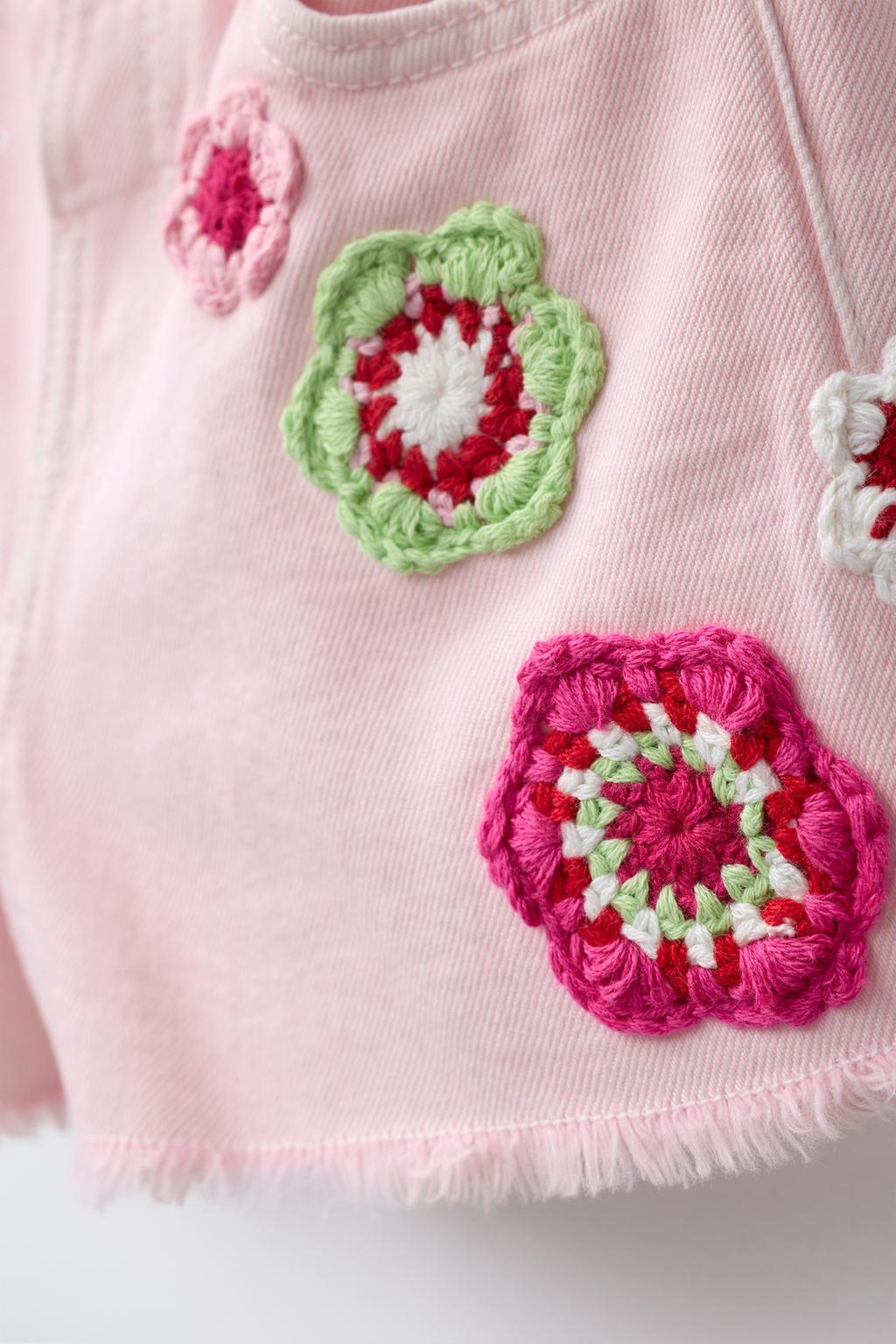 БЕРМУДЫ ИЗ САРЖИ С ЦВЕТАМИ КРЮЧКОМ