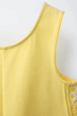 Короткий комбинезон с цветами кроше