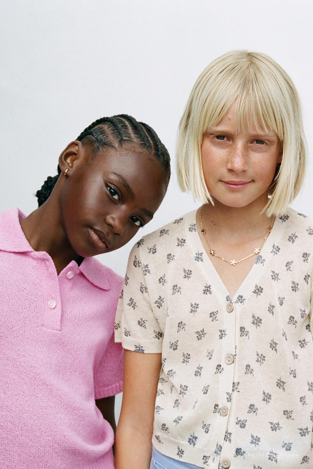 ТРИКОТАЖНЫЙ ТОП С ЦВЕТОЧНЫМ ПРИНТОМ