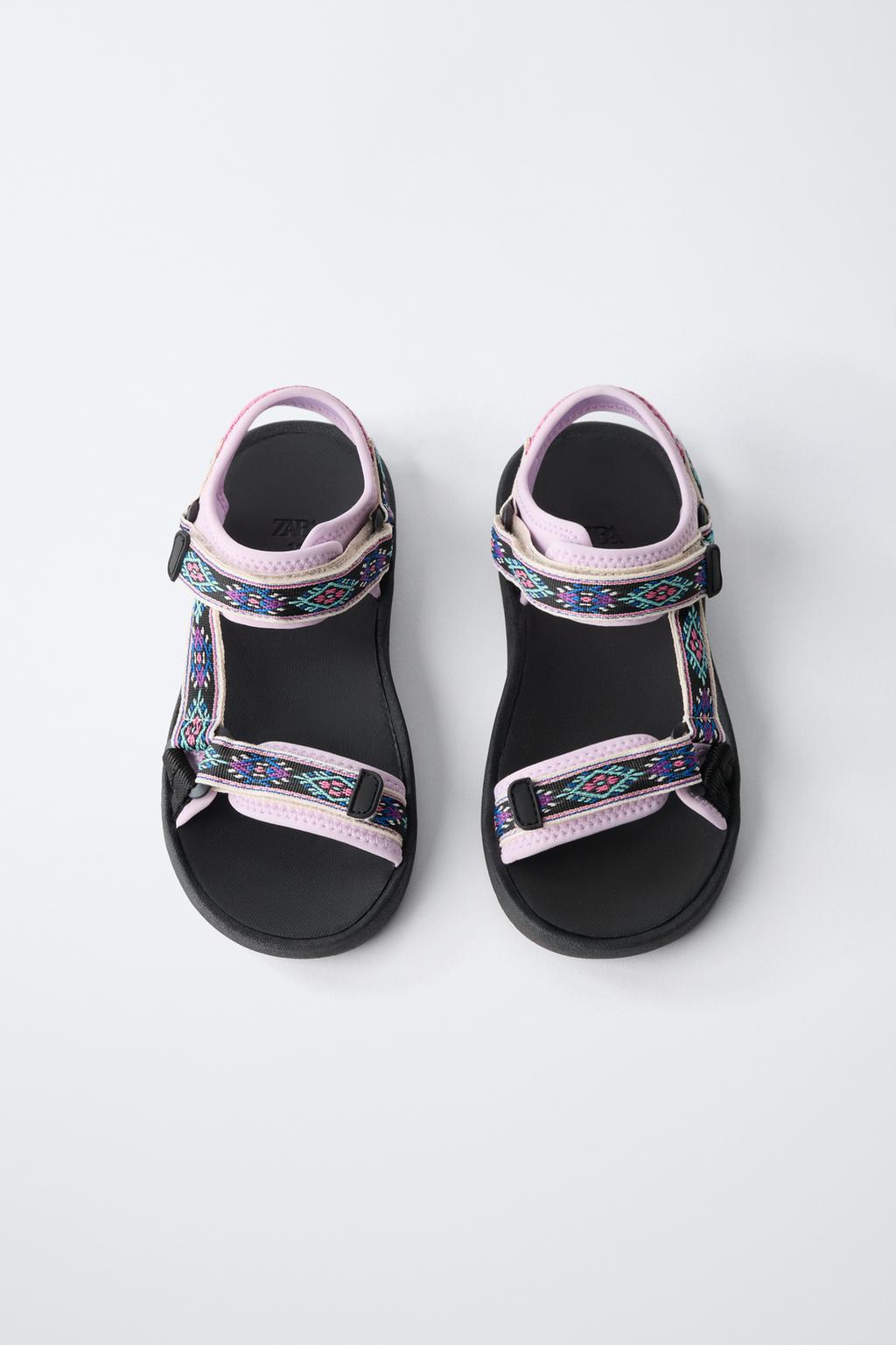 ТЕХНИЧЕСКИЕ САНДАЛИИ С ВЫШИВКОЙ