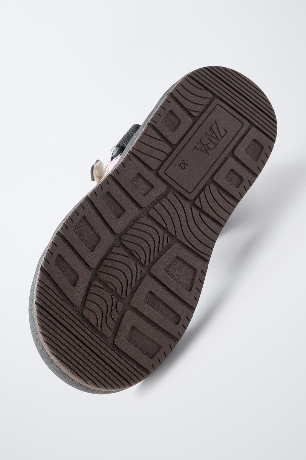 ТЕХНИЧЕСКИЕ САНДАЛИИ С ВЫШИВКОЙ