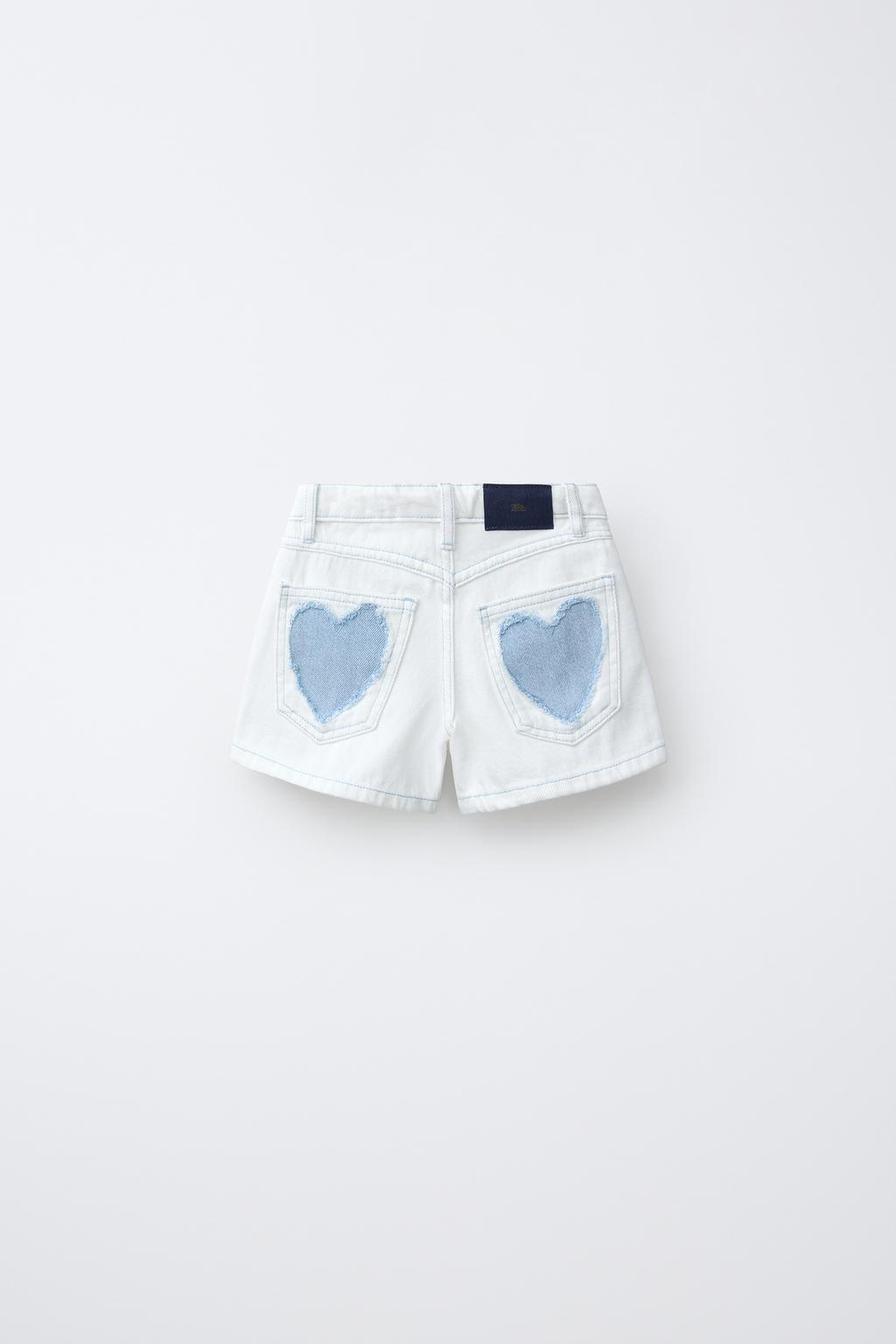 ДЖИНСОВЫЕ ШОРТЫ-БЕРМУДЫ С НАШИВКАМИ «СЕРДЦЕ»
