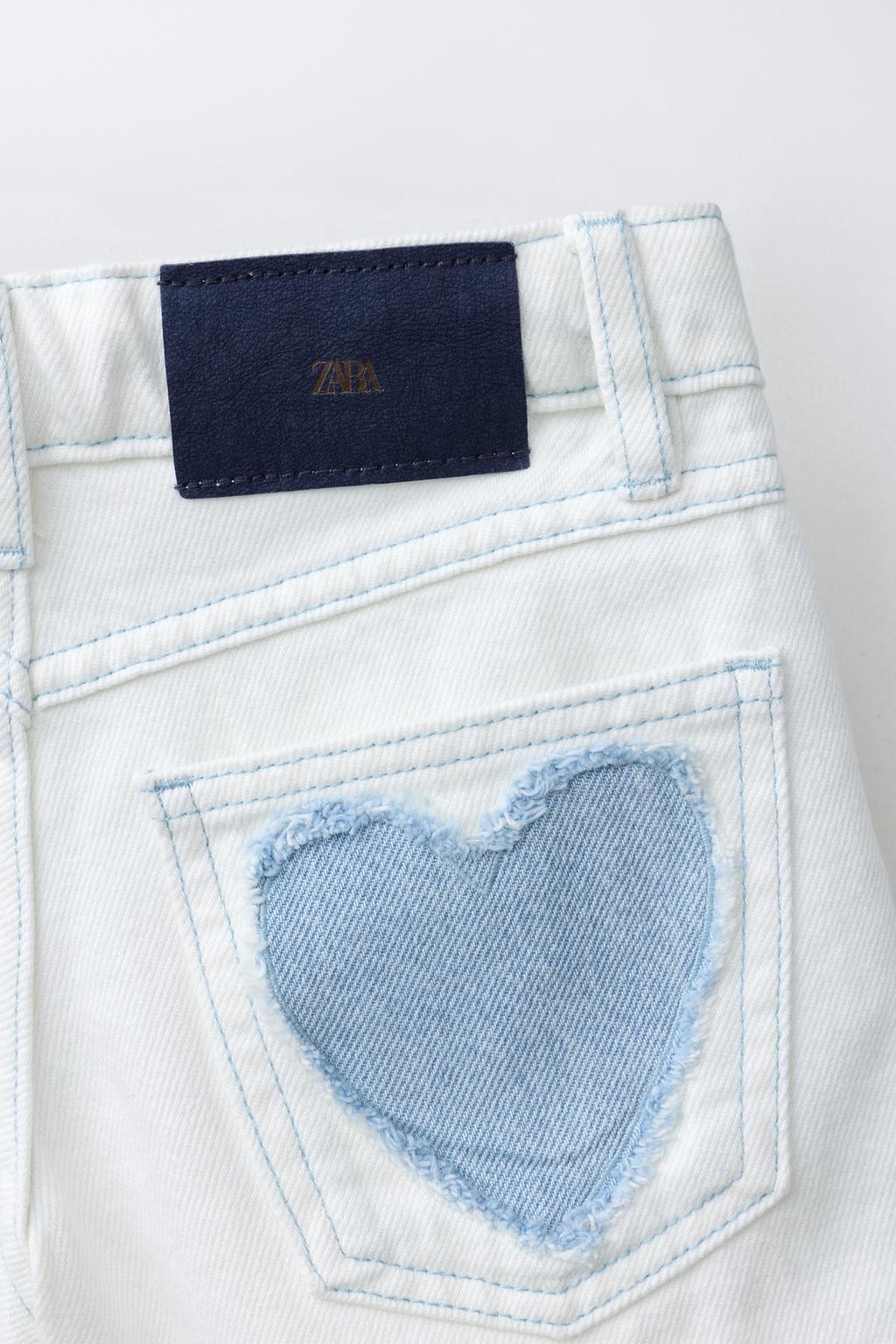 ДЖИНСОВЫЕ ШОРТЫ-БЕРМУДЫ С НАШИВКАМИ «СЕРДЦЕ»