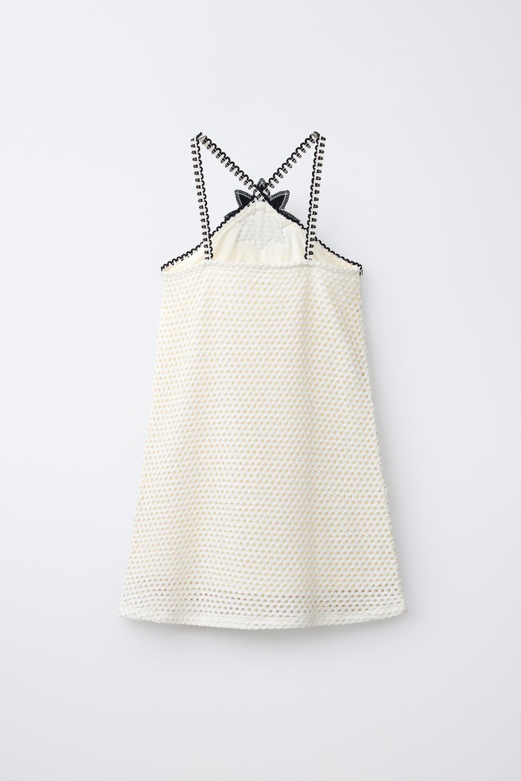 ПЛАТЬЕ ИЗ КРУЖЕВА КРОШЕ С ЦВЕТКОМ