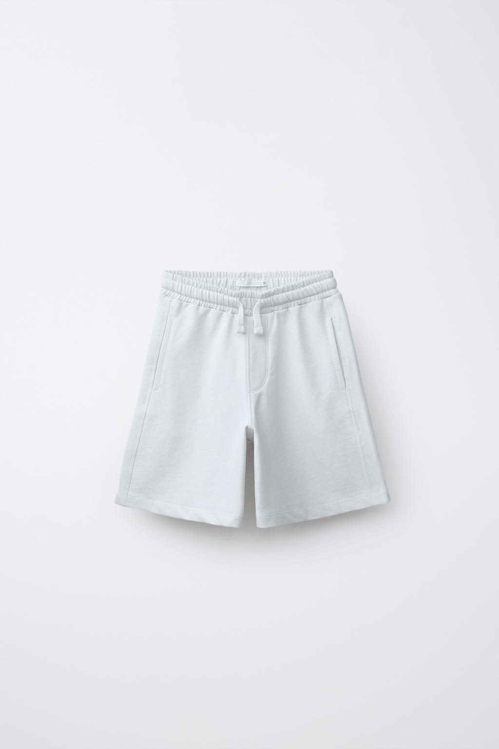 КОМПЛЕКТ ИЗ ФУТБОЛКИ И ШОРТОВ С НАДПИСЬЮ