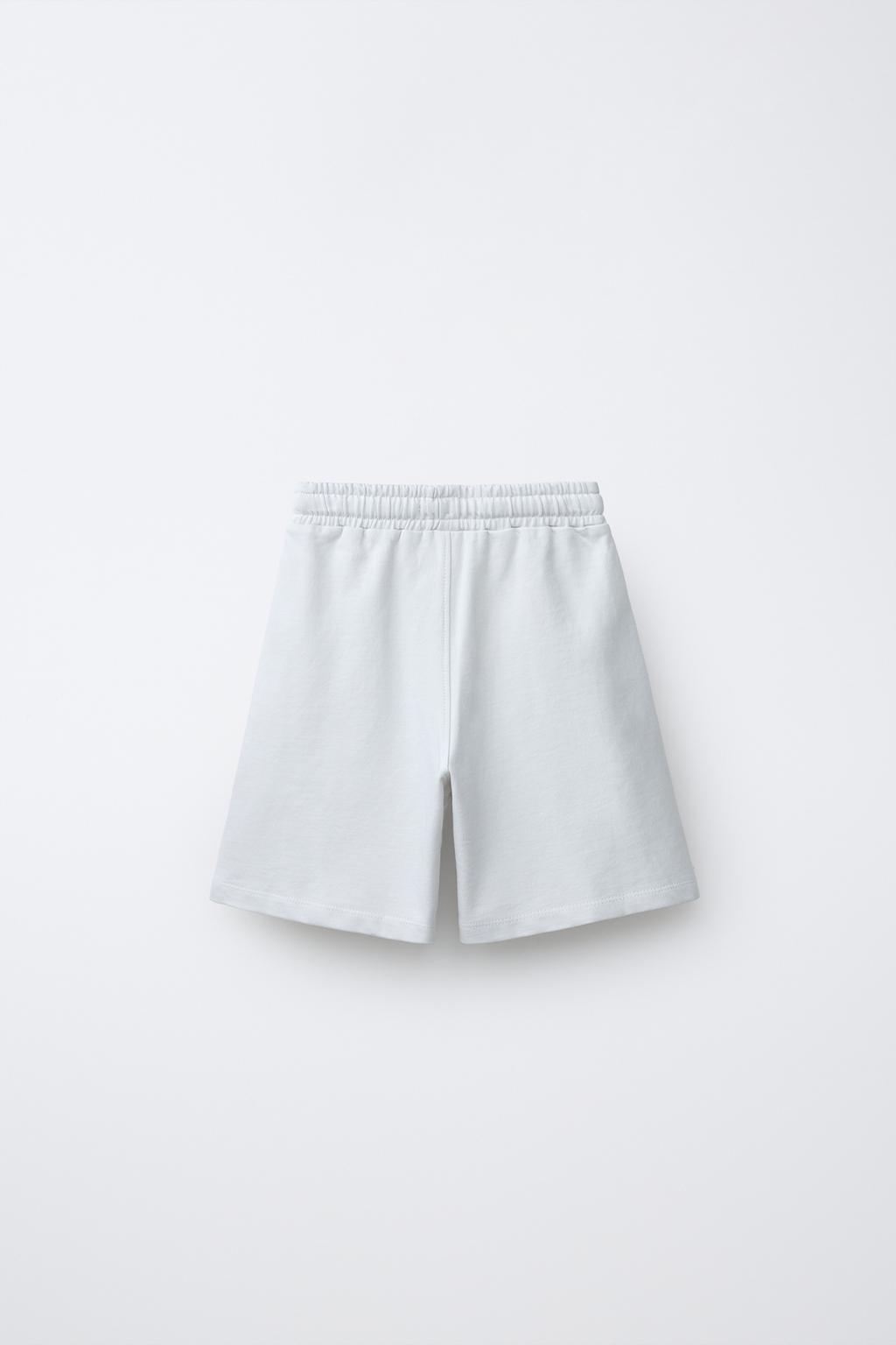 КОМПЛЕКТ ИЗ ФУТБОЛКИ И ШОРТОВ С НАДПИСЬЮ