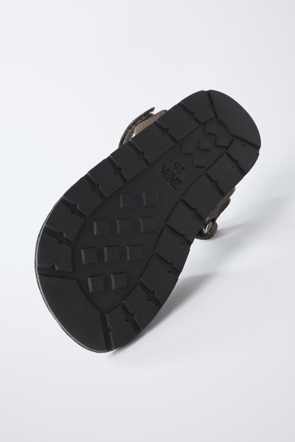 САНДАЛИИ С ШИРОКИМ РЕМЕШКОМ