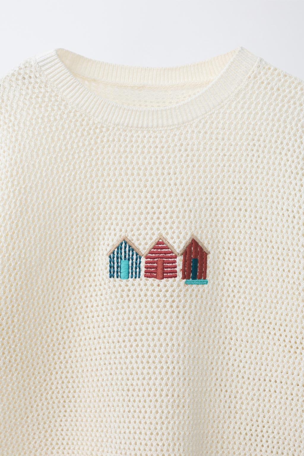 ТРИКОТАЖНАЯ ФУТБОЛКА С ВЫШИВКОЙ