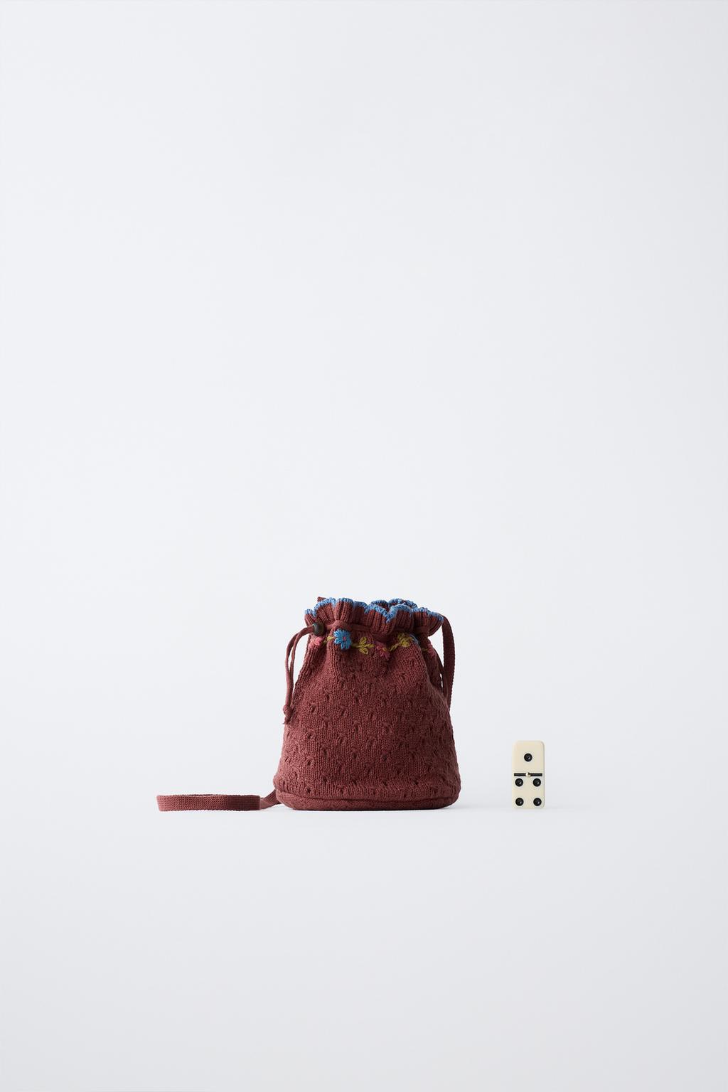 ВЯЗАНАЯ СУМКА С ВЫШИТЫМИ ЦВЕТАМИ