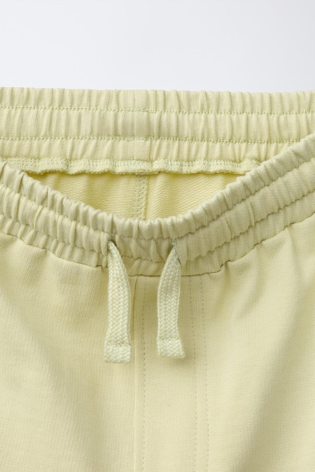 КОМПЛЕКТ ИЗ ФУТБОЛКИ И ШОРТОВ С НАДПИСЬЮ