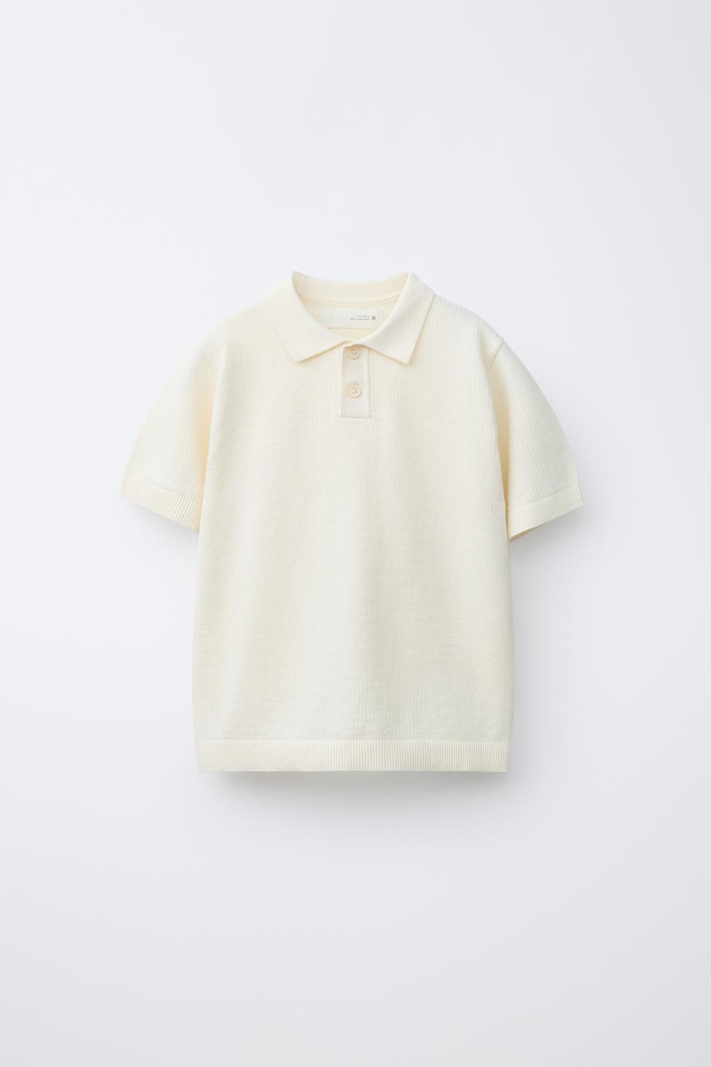 ОДНОТОННОЕ ПОЛО С РЕЛЬЕФНЫМ УЗОРОМ