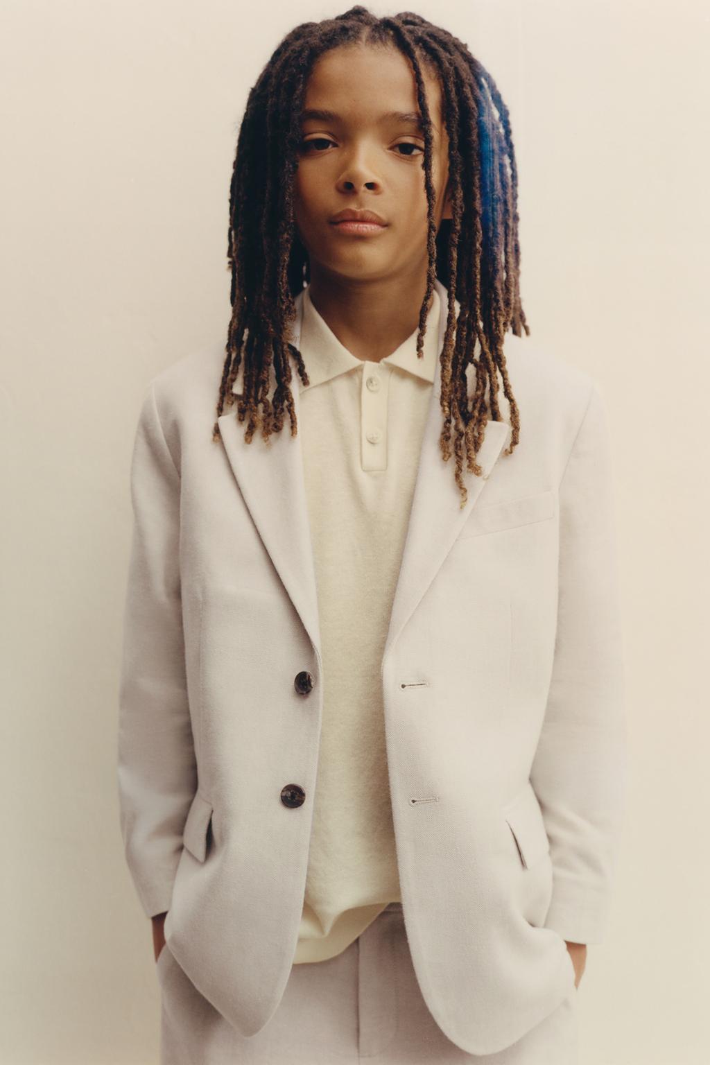 ОДНОТОННОЕ ПОЛО С РЕЛЬЕФНЫМ УЗОРОМ