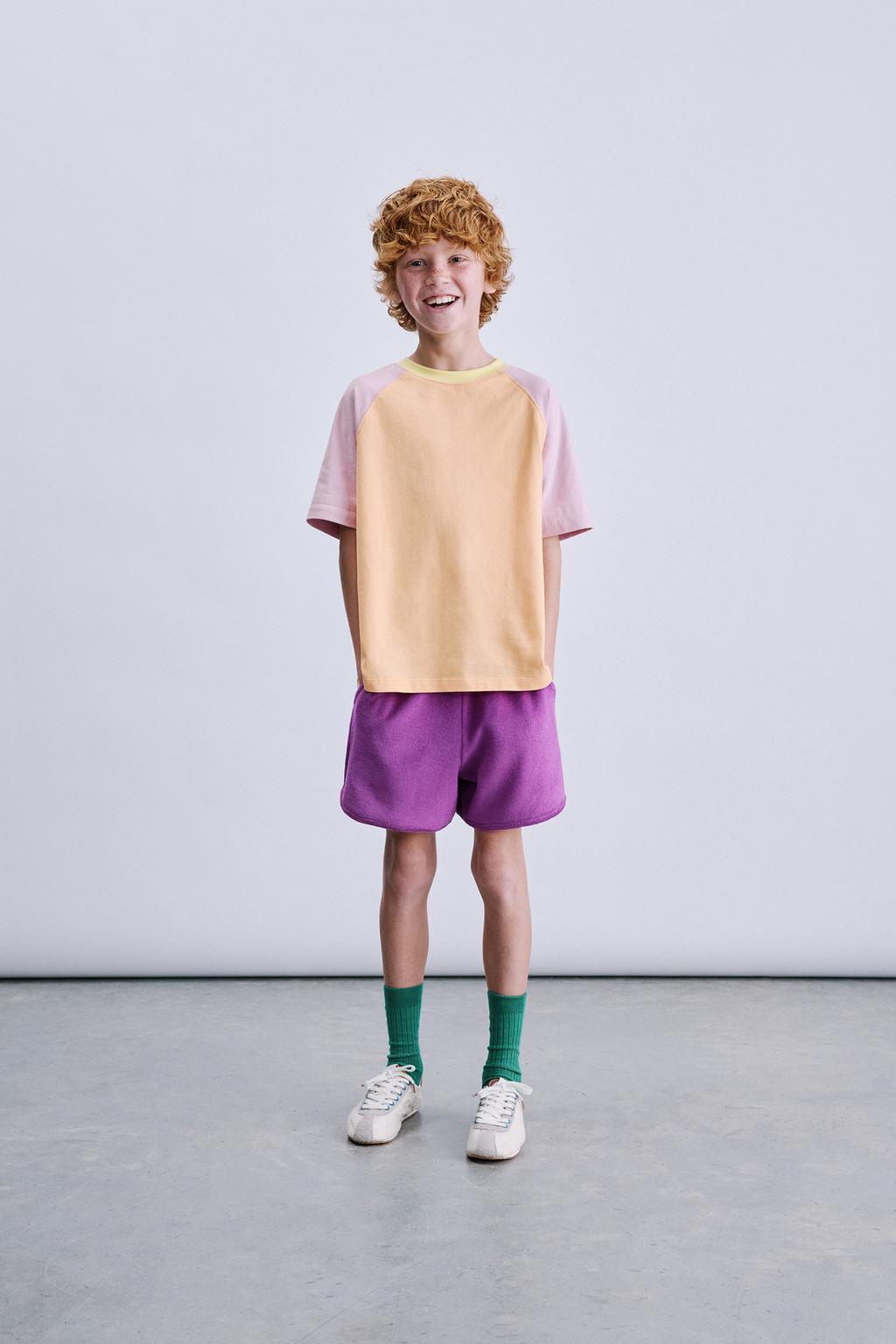 ФУТБОЛКА С РУКАВАМИ РЕГЛАН И ЦВЕТНЫМИ БЛОКАМИ