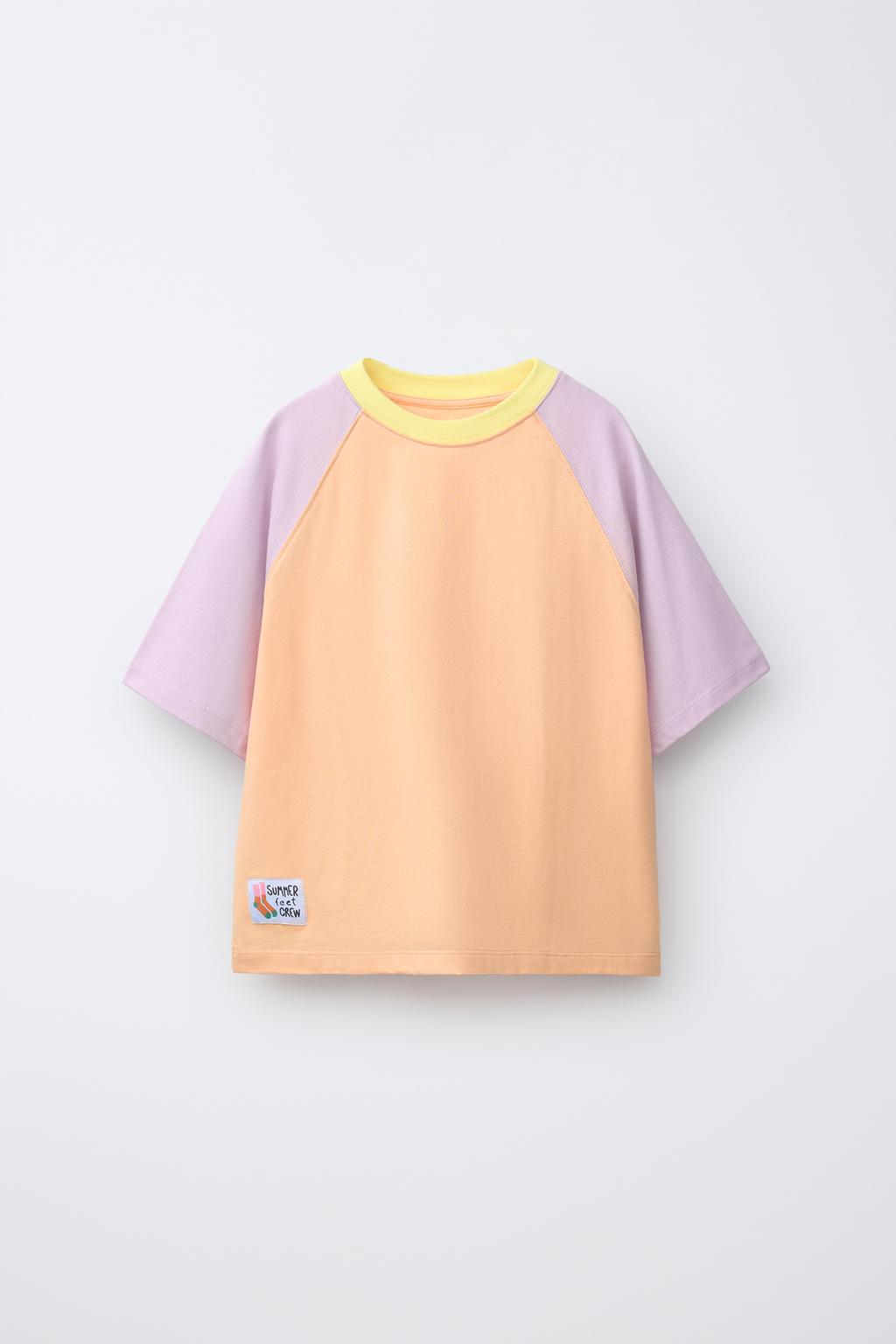 ФУТБОЛКА С РУКАВАМИ РЕГЛАН И ЦВЕТНЫМИ БЛОКАМИ