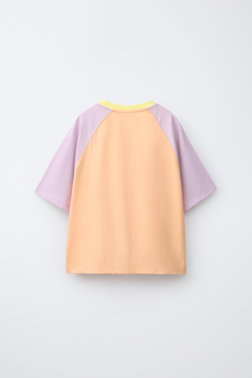 ФУТБОЛКА С РУКАВАМИ РЕГЛАН И ЦВЕТНЫМИ БЛОКАМИ