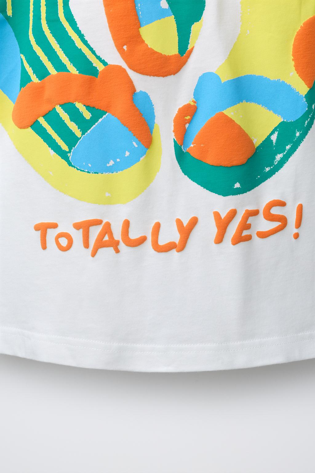 ФУТБОЛКА С ПРИНТОМ ШЛЕПАНЦЫ