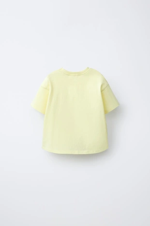 Футболка с нашивкой кроше