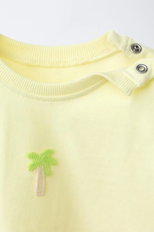 Футболка с нашивкой кроше