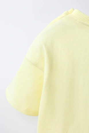 Футболка с нашивкой кроше