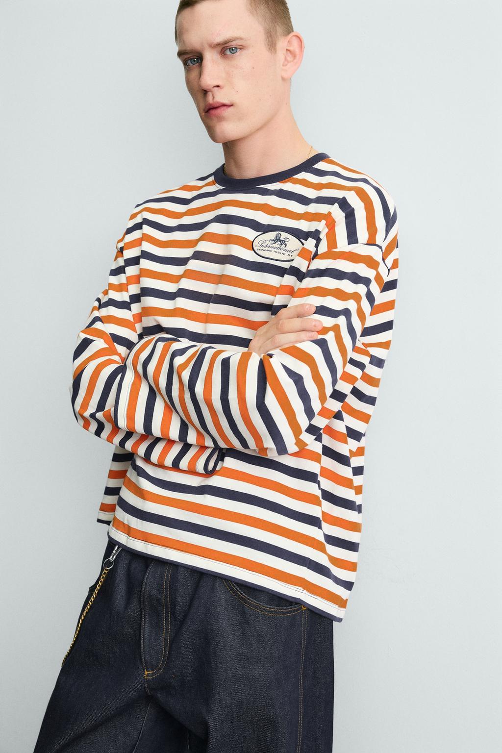 ЖАККАРДОВАЯ ФУТБОЛКА В ПОЛОСКУ С НАШИВКОЙ